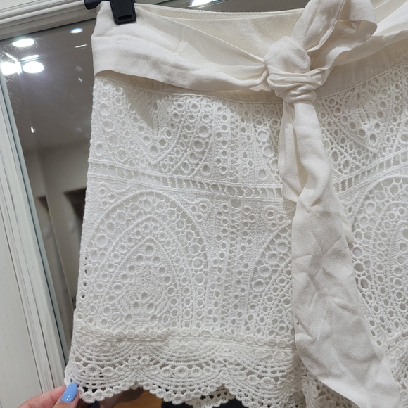 White Shorts Size M Crochet - Picture 2 of 6